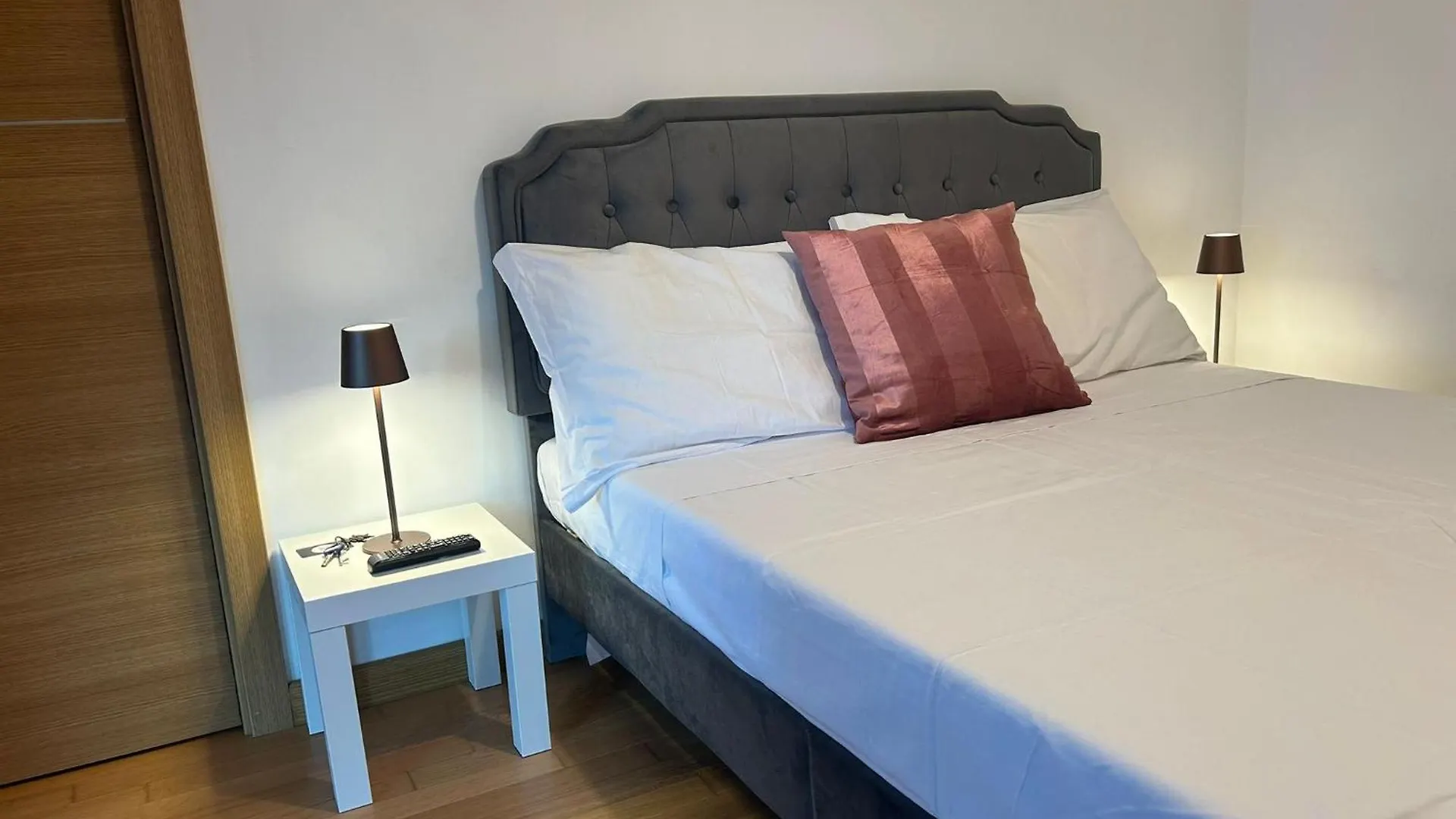 Alojamento de Acomodação e Pequeno-almoço Dina Suite Roma